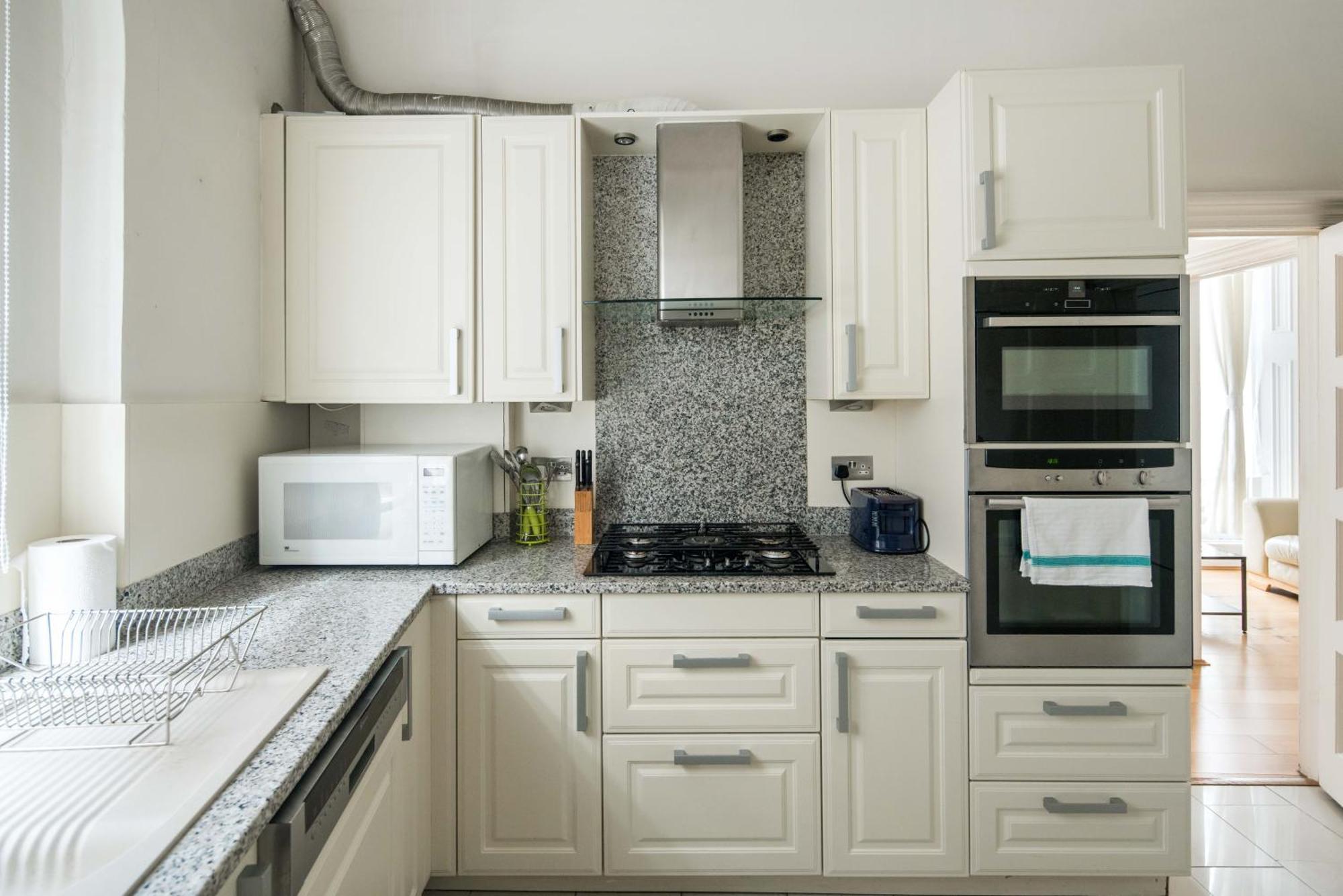 Appartamento Four Beds By The Station