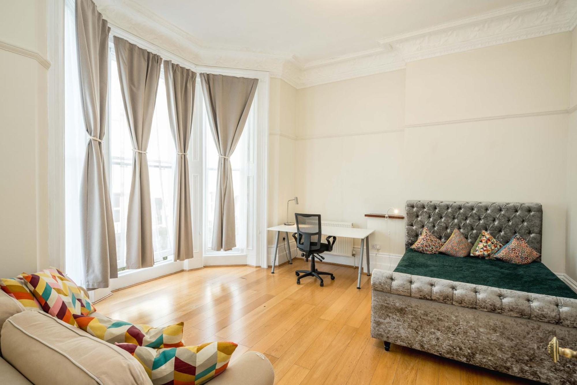 Four Beds By The Station Apartament Londra