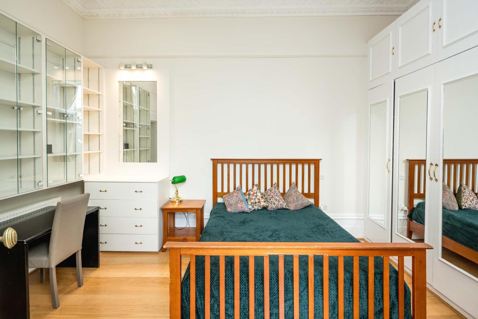 Four Beds By The Station Apartament Londra