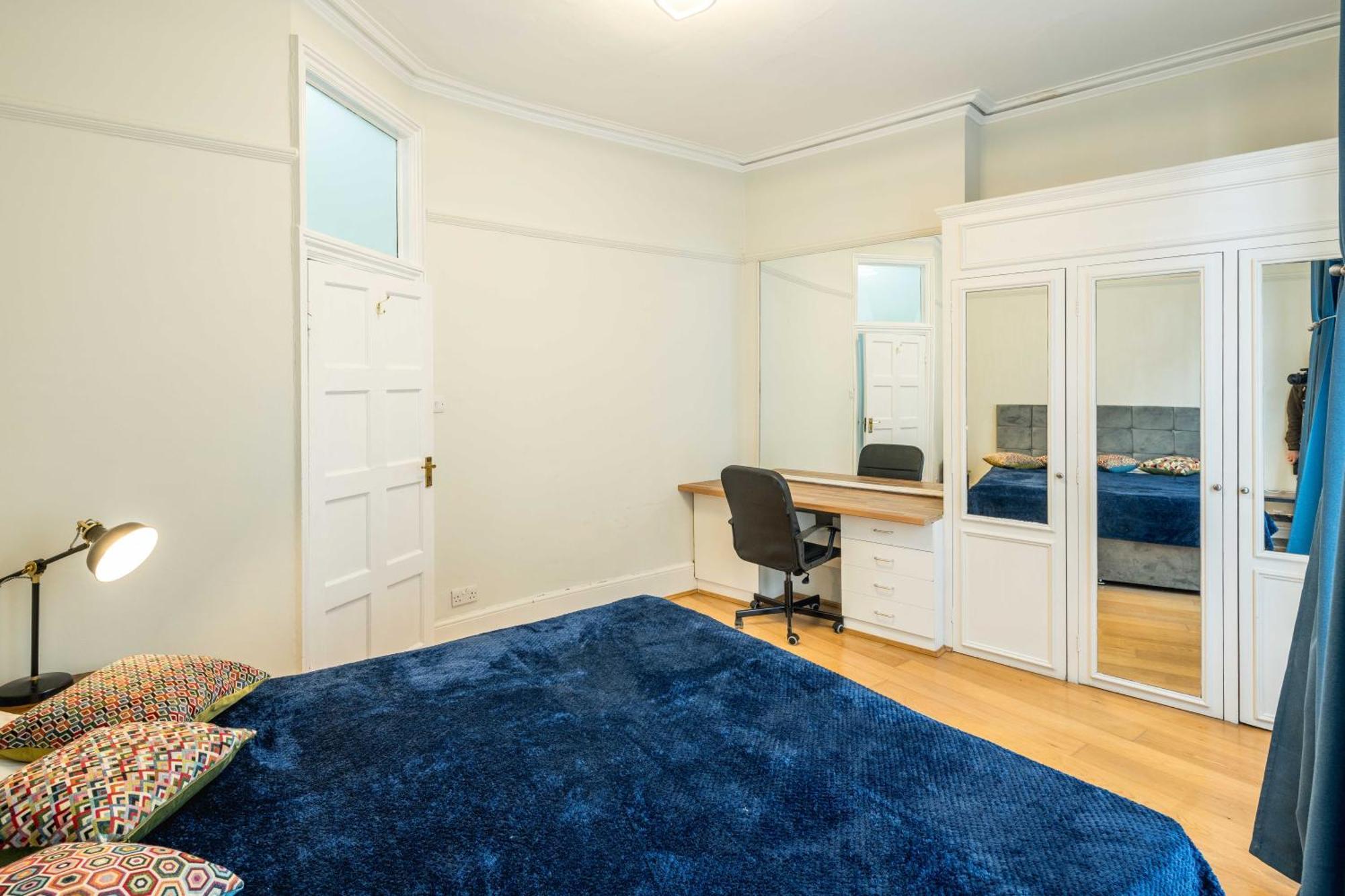 Apartament Four Beds By The Station *